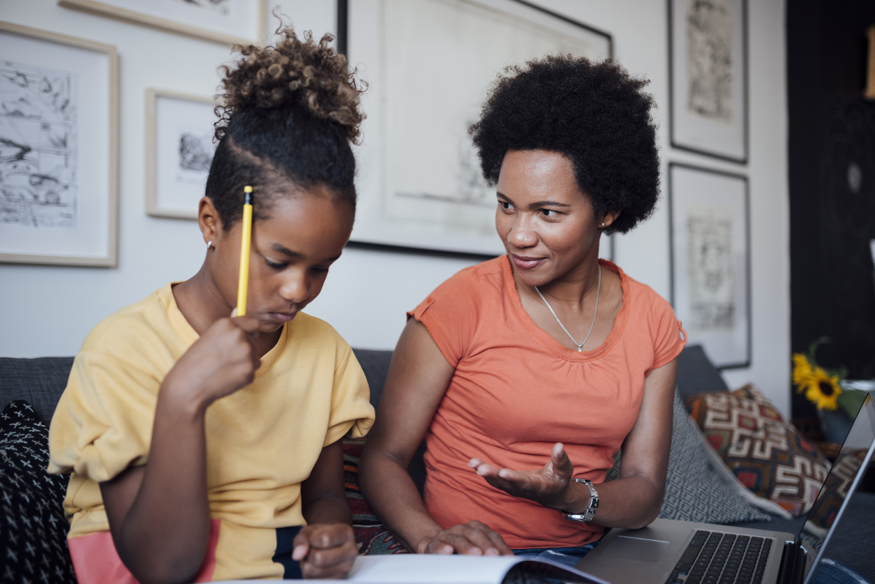 Les femmes mûres peuvent trouver une nouvelle carrière flexible en tutorant des enfants