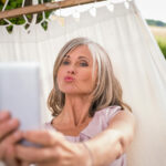 Cheveux d'été dignes d'un selfie : conseils pour lutter contre l'humidité