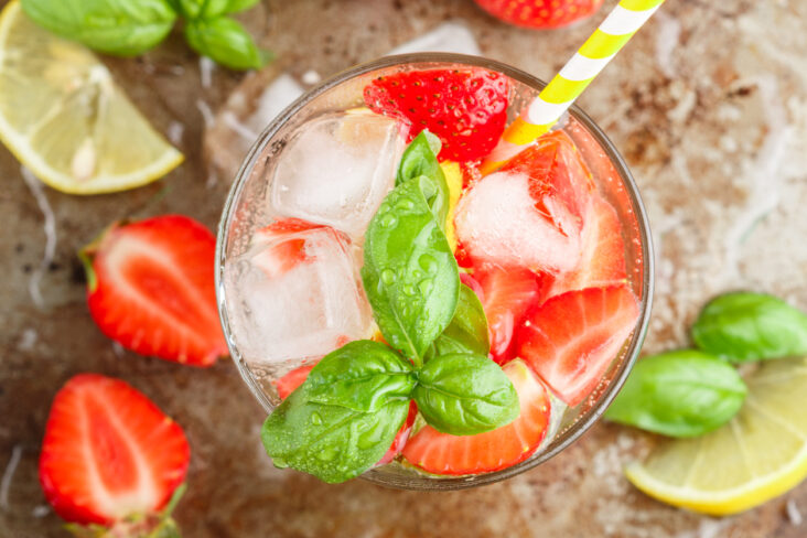 Cocktail fraise basilic bourbon : un délice estival